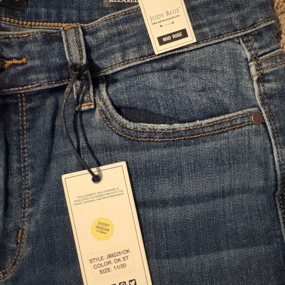 NWT Judy Blue mid rise 11/30 short inseam